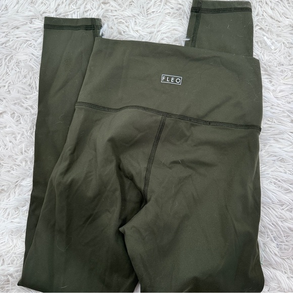 Fleo Olive Green High Rise 7/8 Leggings Size Small - Picture 3 of 3